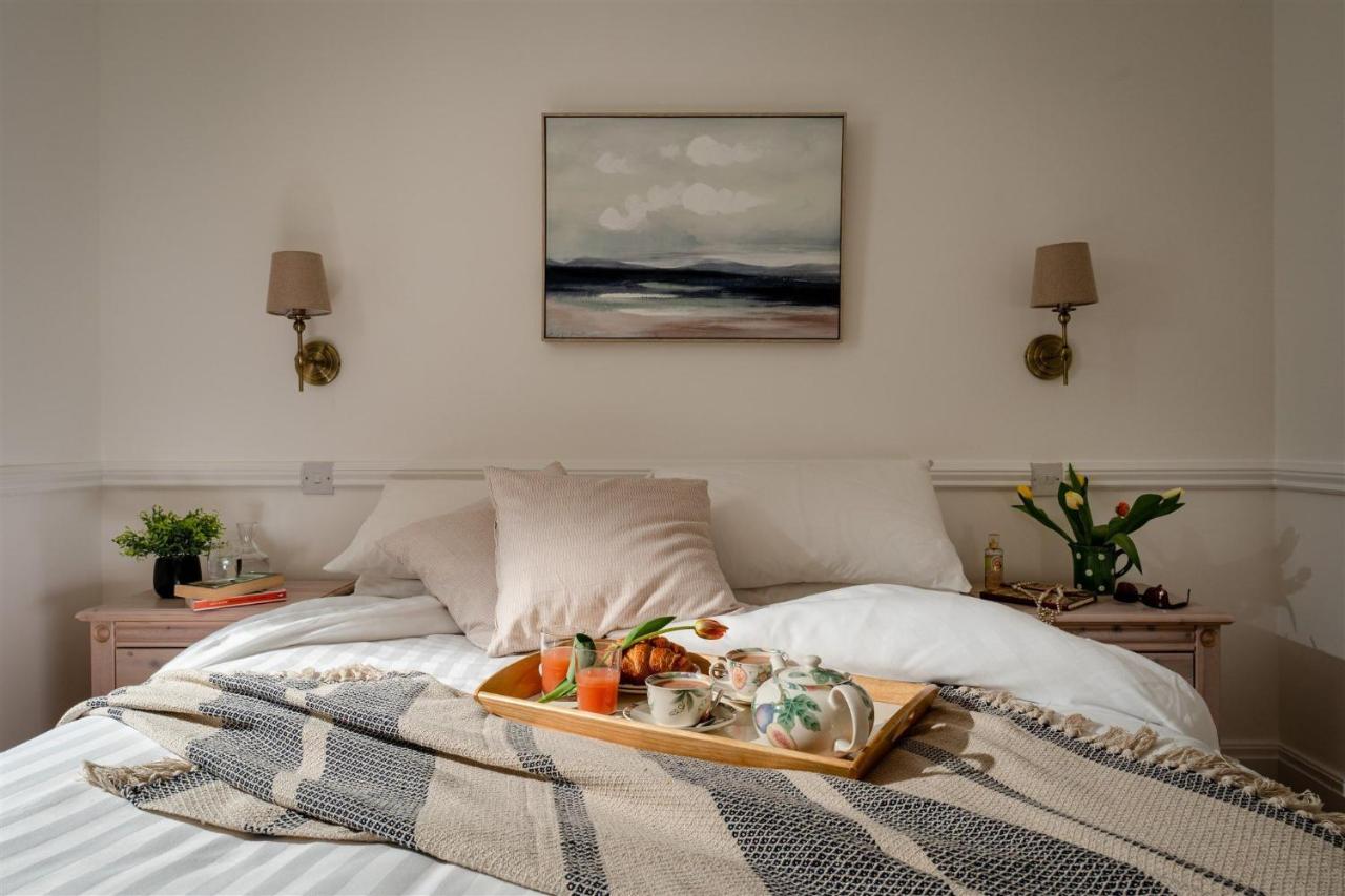 Uphigh - Elevated Family Home With Stunning River Views Дартмут Екстер'єр фото