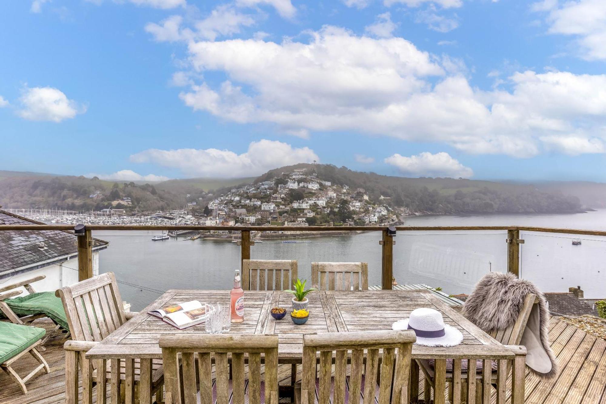 Uphigh - Elevated Family Home With Stunning River Views Дартмут Екстер'єр фото