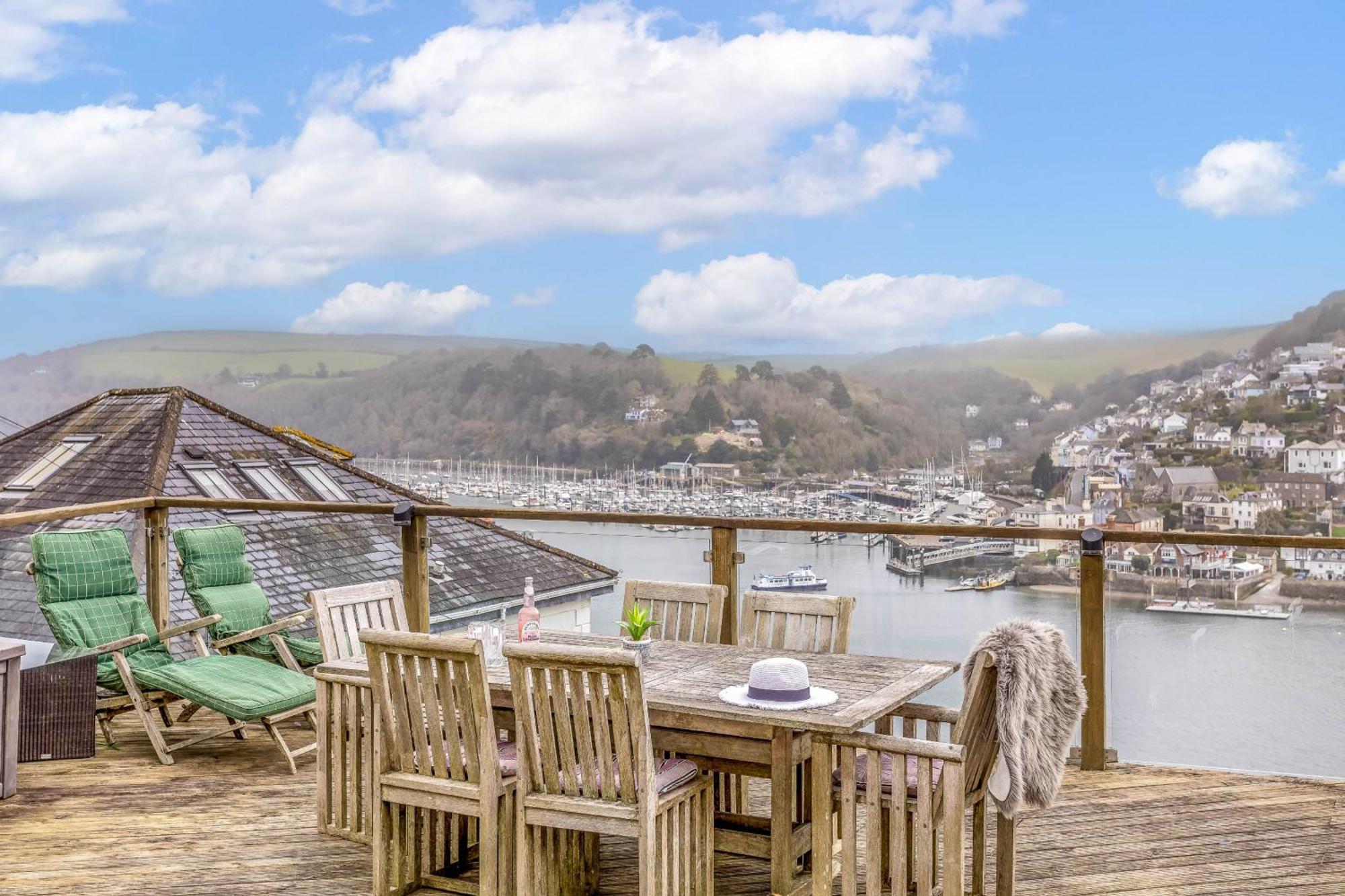 Uphigh - Elevated Family Home With Stunning River Views Дартмут Екстер'єр фото